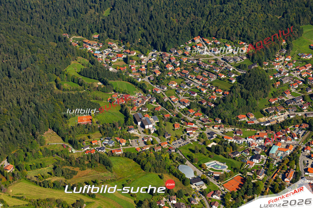 Das Luftbild der Stadt Bodenmais wurde 2021 vom Flugzeug heraus erstellt (keine Drohne) Aufnahmehöhe ca.450 Meter- hohe Bildauflösung und Druck-Qualität garantiert!