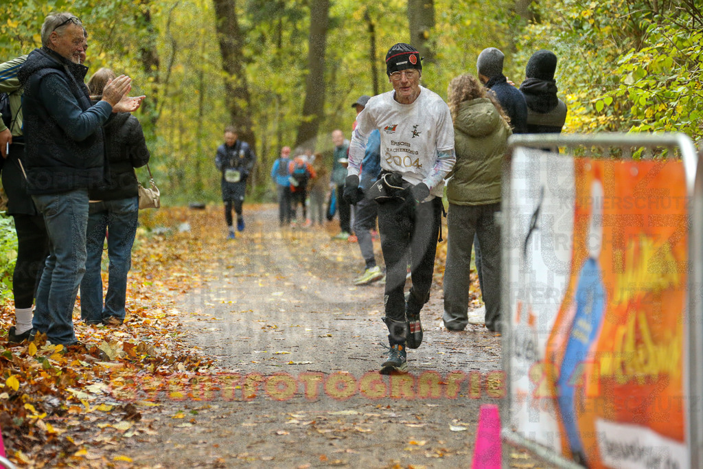 251026_1340_EX1_3839 | Sportfotografie im Rhein-Sieg Kreis, Köln, Bonn, NRW, Rheinland Pfalz, Hessen, etc. Unser Tätigkeitsfeld umfasst den Laufsport vom Volkslauf über den Marathon, Duathlon, Triathon bis zum Ultralauf wie Kölnpfad Ultra oder Schindertrail.