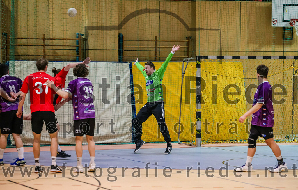 2024-01-27_079_SpVgg_Altenerding_gegen_TV_Altoetting | Erding, Deutschland, 27.01.2024:
Handball, Bezirksoberliga Männer 2023 / 2024, 13. Spieltag, SpVgg Altenerding gegen TV Altötting, Endergebnis: 30:28

Michael Oberauer (TV Altötting, #31), Jakob Köhler (SpVgg Altenerding, #35), Torwart Ferdinand Mayer (SpVgg Altenerding, #97)

Foto: Christian Riedel / fotografie-riedel.net