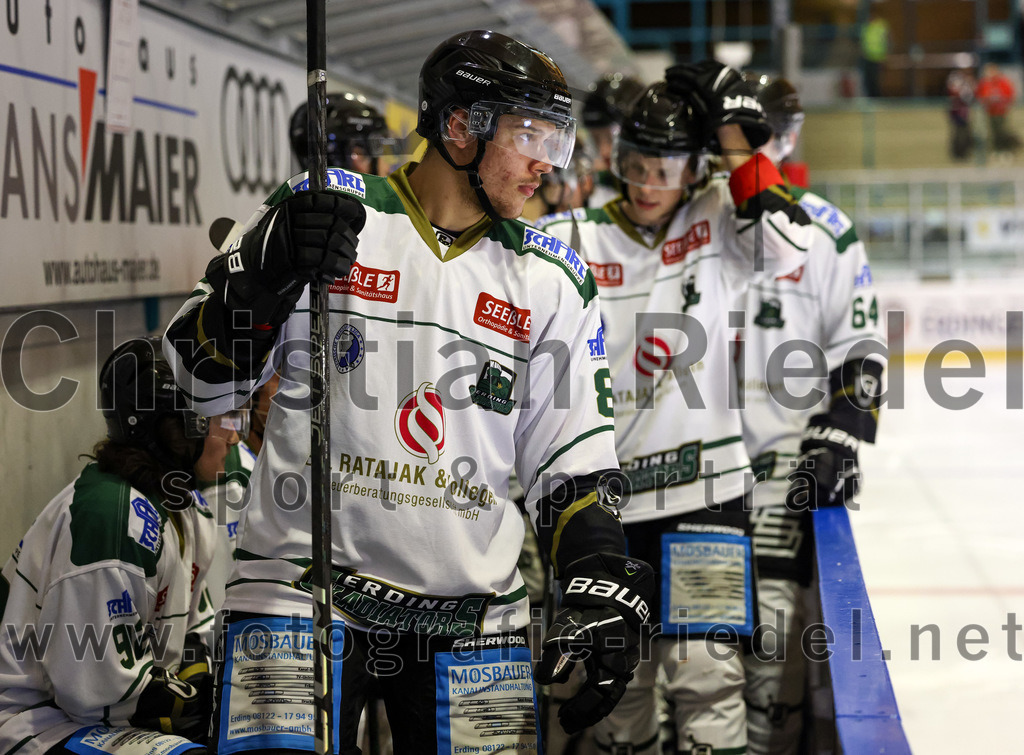2022-09-09_013_TSV_Erding_gegen_Deggendorfer_SC | Erding, Deutschland, 09.09.2022:
Eishockey, Bayernliga 2022 / 2023, Testspiel, TSV Erding gegen Deggendorfer SC, Endergebnis: 2:5

Wassilij Guft-Sokolov (Erding Gladiators, #8)

Foto: Christian Riedel / fotografie-riedel.net