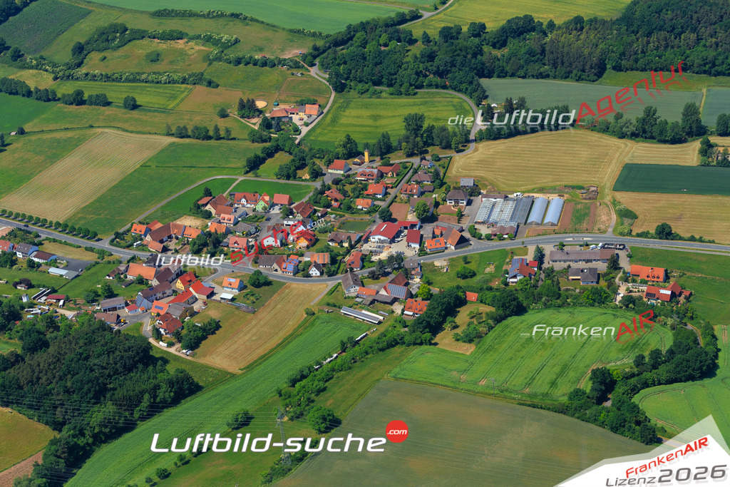 Die Luftaufnahme Gleissenberg -  wurde vom UL-Flugzeug (keine Drohne) aus fotografiert.Hohe Druck- Auflösung-die Geschenkidee!