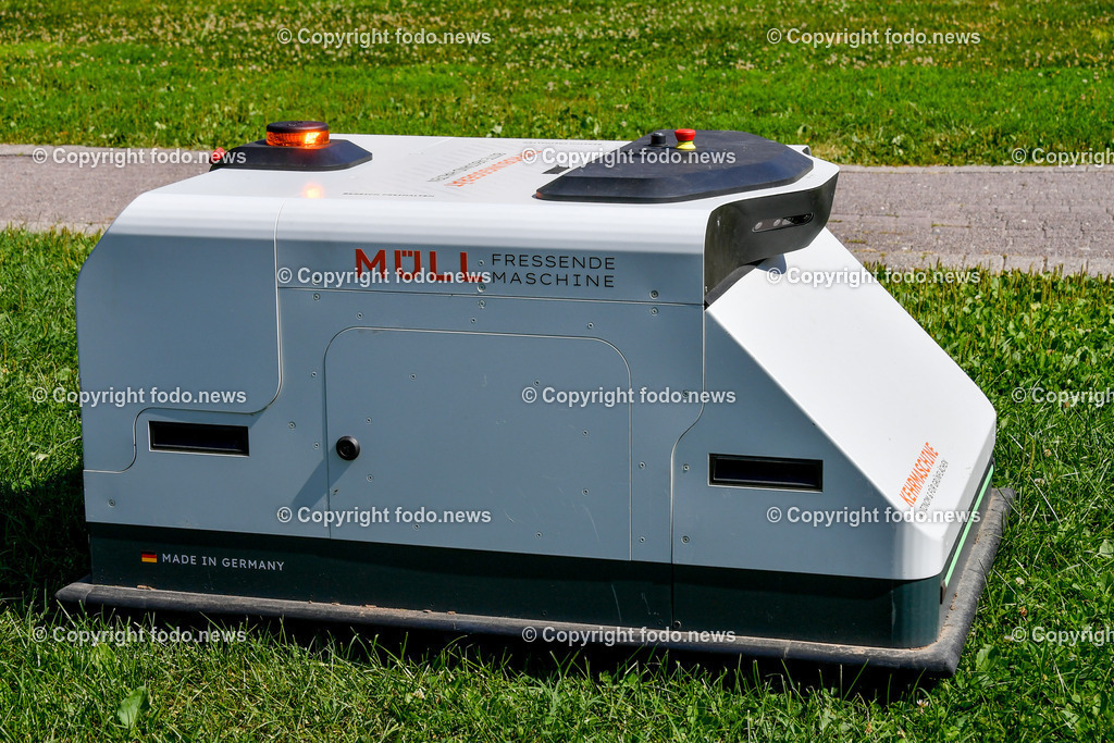 Deutschland_ Baden-Wuerttemberg_ Karlsruhe_ 21.08.2025-18 | 21.08.2025, Deutschland, GER, Baden-Wuerttemberg, Karlsruhe im Bild Themenbild, Karlsruhe, autonome Kehrmaschine, Gruenflaechen, Roboter, Reinigung, Rasenpflege, selbstfahrend, Umweltfreundlich, nachhaltige Technik, Smart City, Stadtpflege, Muellbeseitigung, automatisiert, technologische Innovation, oeffentliche Flaechen, Pflege, Sauberkeit, wartungsarm, Effizienz, Gruenanlagenpflege, Feature, Symbolbild