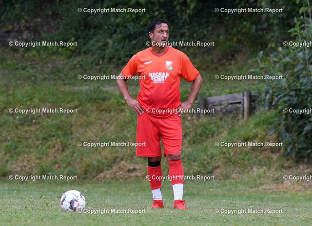 Fussball Kreisliga A 2 2021/2022: SG Rohrdorf / Eckenweiler - SG Talheim | Fussball Kreisliga A  2021/2022    11.09.2021SG Rohrdorf / Eckenweiler / Weitingen - SG TalheimSpielertrainer Mehmet Oezkoyuncu (SG Rohrdorf / Eckenweiler / Weitingen)FOTO: ULMER PressebildagenturxxNOxMODELxRELEASExx