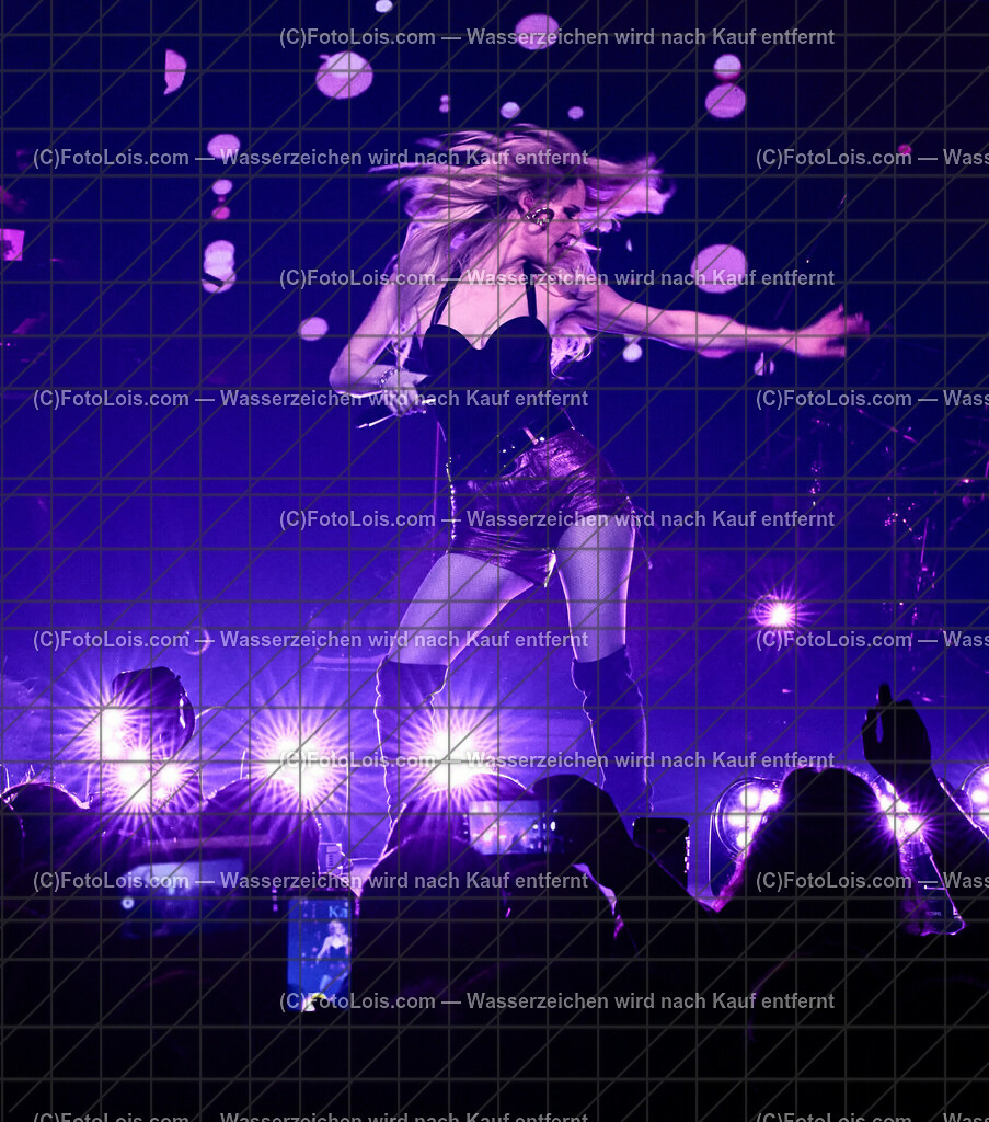 ALP2694_BergBauernTour-Konzert_Naschenweng Melissa | (C)FotoLois.com, Alois Spandl, BergBauernTour 2023 - Melissa Naschenweng, Tourstop in Wieselburg, Konzert im NV-Forum Wieselburg, Sa 8. April 2023.