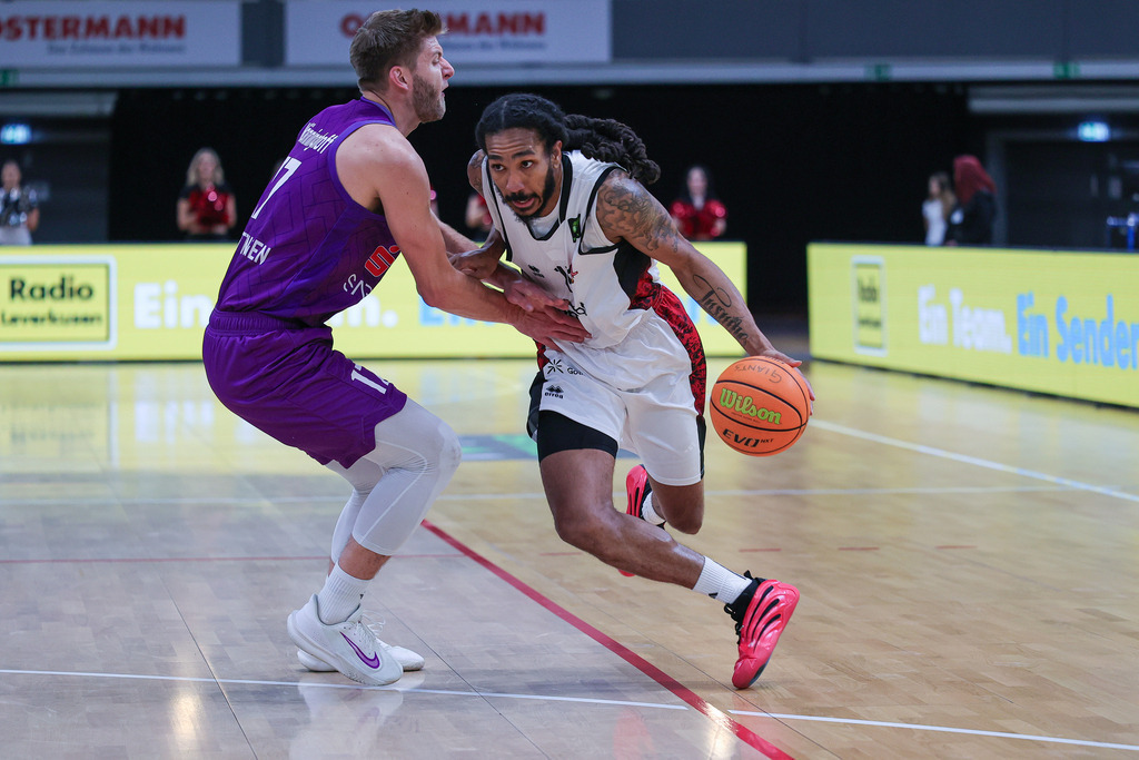 Pro A BAYER GIANTS vs BG Göttingen-10 | Fotos von Basketballspielen aus dem Raum NRW fotografiert von Gero Mueller-Laschet und Daniel Schaefer - Realisiert mit Pictrs.com