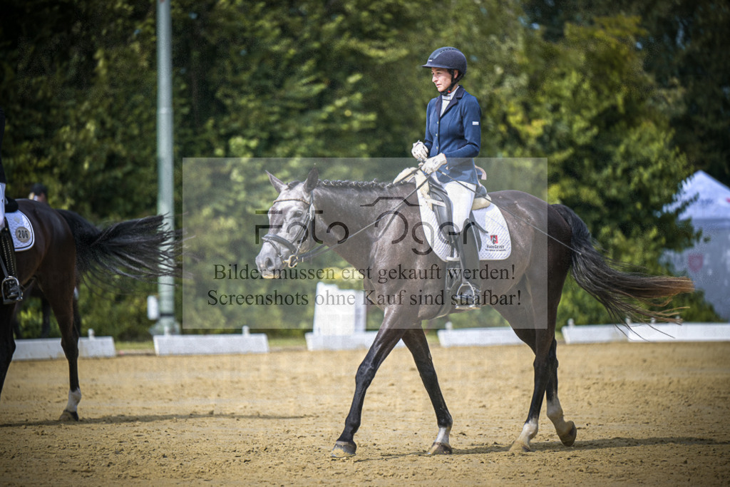 DOS_6465 | Entdecke hochwertige Reitturnierfotos von Foto Oger. Professionell, emotional und authentisch – jetzt Lieblingsmomente im Shop bestellen.Deutschlandweite Turnierfotografie. - Realisiert mit Pictrs.com