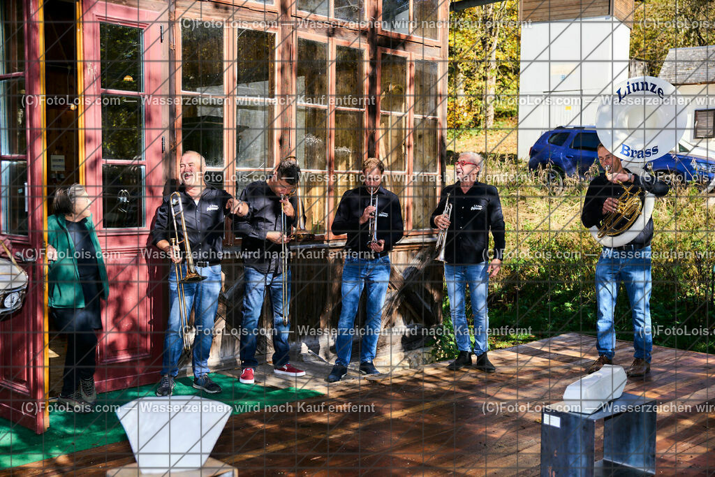 ALP1637_TdoA-NOe_SteinSkulpturen_Liunze Brass | (C)FotoLois.com, Alois Spandl, NÖ-Tage der offenen Ateliers, STEINSKULPTUREN von Maria HEINRICH, präsentiert im rothschild'schen Glassalon - am Sonntag mit musikalischer Untermalung von LIUNZE BRASS - sozusagen 'Das klingende offene Atelier der Steinskulpturen' in Langau/Maierhöfen, So 16. Oktober 2022.