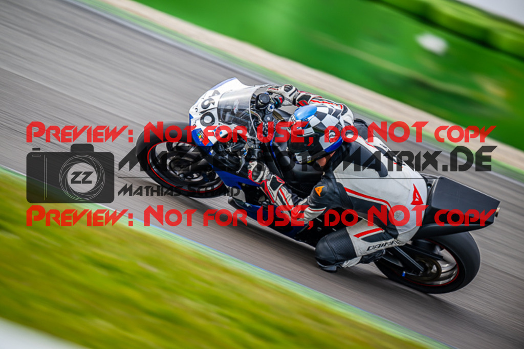 MaZZes_FotoMatrix_230410_4982-2 | ROT