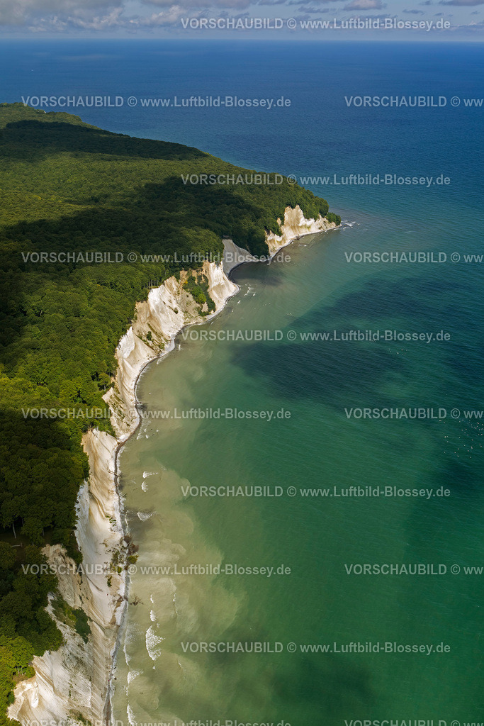 Ruegen12083190JasmundWissowerKlinken | Luftbild, Kreidefelsen, Nationalpark Jasmund, Grosse Stubbenkammer, Kleind Stubbenkammer, Königsstuhl, Aussichtsplattform,  Sassnitz, Insel Rügen, Mecklenburg-Vorpommern, Deutschland, Europa