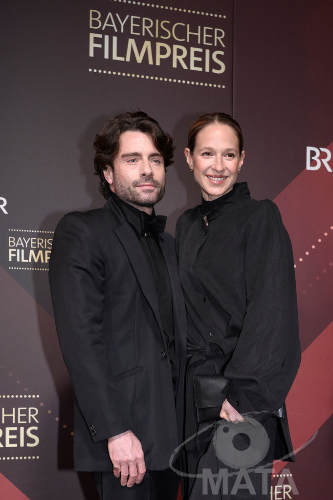_DWI5122 | Florian Jahr und Lisa Bitter bei der Verleihung des 47. Bayerischen Filmpreises 2026  im Prinzregententheater. München, Deutschland. Der Bayerische Filmpreis wird seit 1979 von der Bayerischen Staatsregierung verliehen, um die Bedeutung des Kinofilms als Kulturgut herauszustellen - Realisiert mit Pictrs.com
