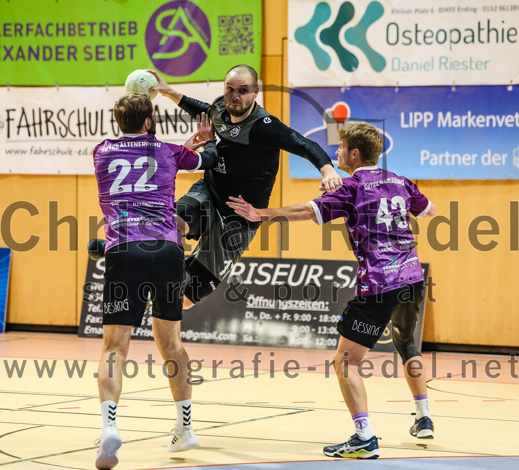 2024-03-23_036_SpVgg_Altenerding_II_gegen_ASV_Dachau_III | Erding, Deutschland, 23.03.2024:
Handball, Bezirksklasse Männer Staffel Süd West 2023 / 2024, 14. Spieltag, SpVgg Altenerding II gegen ASV Dachau III, Endergebnis: 24:32

Thomas Peteranderl (SpVgg Altenerding, #22), Nicolas Loderer (ASV Dachau, #17), Luca Niklas Hoehl (SpVgg Altenerding, #43)

Foto: Christian Riedel / fotografie-riedel.net