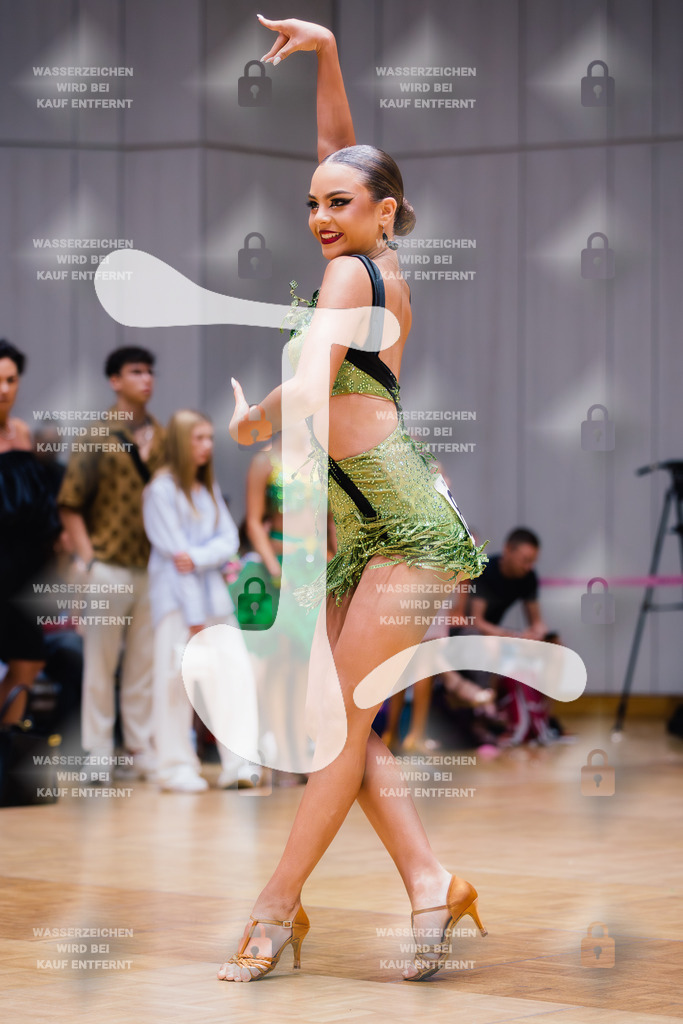 GOC 2025 - WDSF Solo Junior II Latin Female - 2025-08-21-7823 | Webshop for digital downloads and prints of dance sport, event & show photographer Julian Link - Realisiert mit Pictrs.com