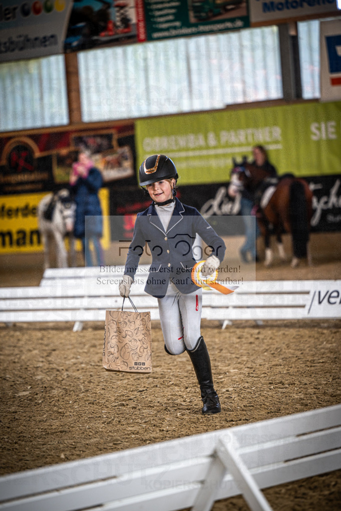 DOS_0088 | Entdecke hochwertige Reitturnierfotos von Foto Oger. Professionell, emotional und authentisch – jetzt Lieblingsmomente im Shop bestellen.Deutschlandweite Turnierfotografie. - Realisiert mit Pictrs.com