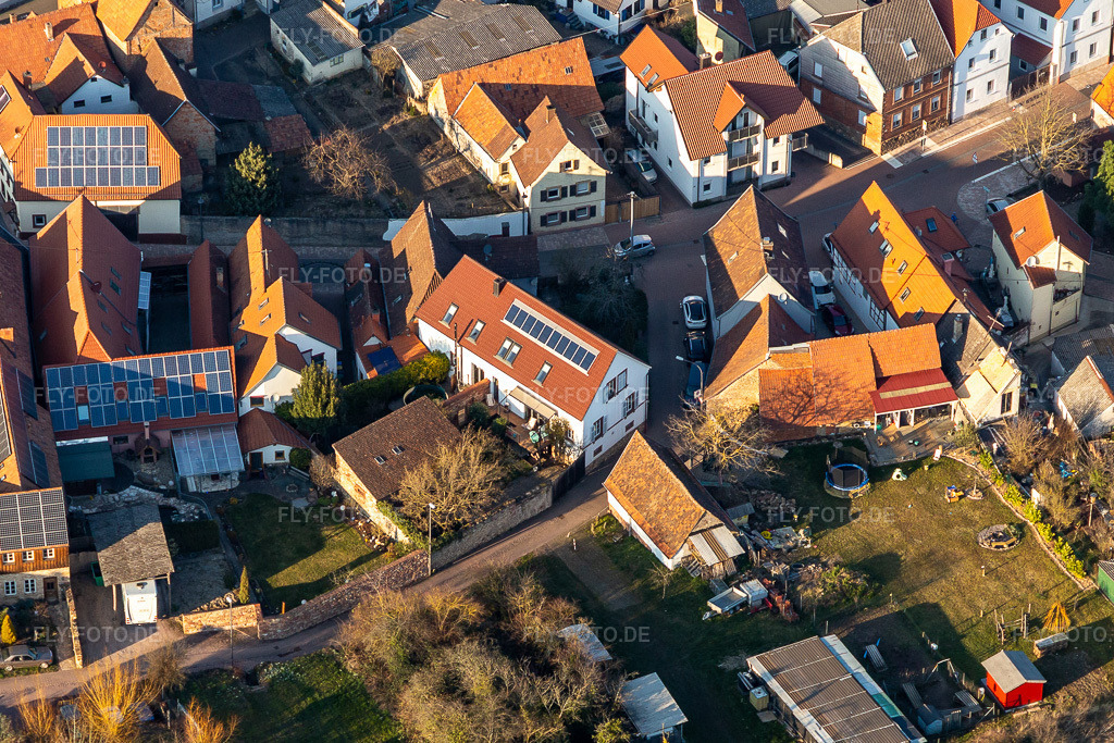 Luftbild: Staubgasse im Ortsteil Arzheim in Landau im Bundesland Rheinland-Pfalz in Deutschland. Foto: IMG_130768.jpg vom 09.03.2022 durch Werner Riehm/FLY-FOTO.de