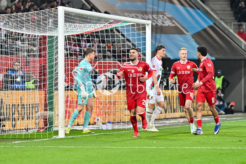 FC Augsburg - VfB Stuttgart | AUGSBURG, GERMANY - 22. MAERZ: Jubel der Gäste nach dem Treffer zum 1-4 durch Deniz UNDAV (VfB Stuttgart 26) / Tor / Torschuetze / Freude / Happy während dem Bundesligamatch zwischen dem FC Augsburg und dem VfB Stuttgart am 27. Spieltag in der WWK Arena / DFL REGULATIONS PROHIBIT ANY USE OF PHOTOGRAPHS AS IMAGE SEQUENCES AND/OR QUASI-VIDEO