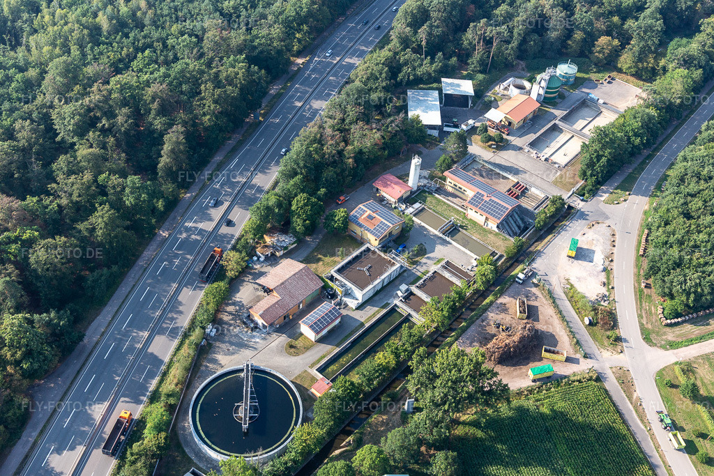 Luftbild: Klärwerk in Kandel im Bundesland Rheinland-Pfalz in Deutschland. Foto: IMG_122229.jpg vom 11.08.2020 durch Werner Riehm/FLY-FOTO.de