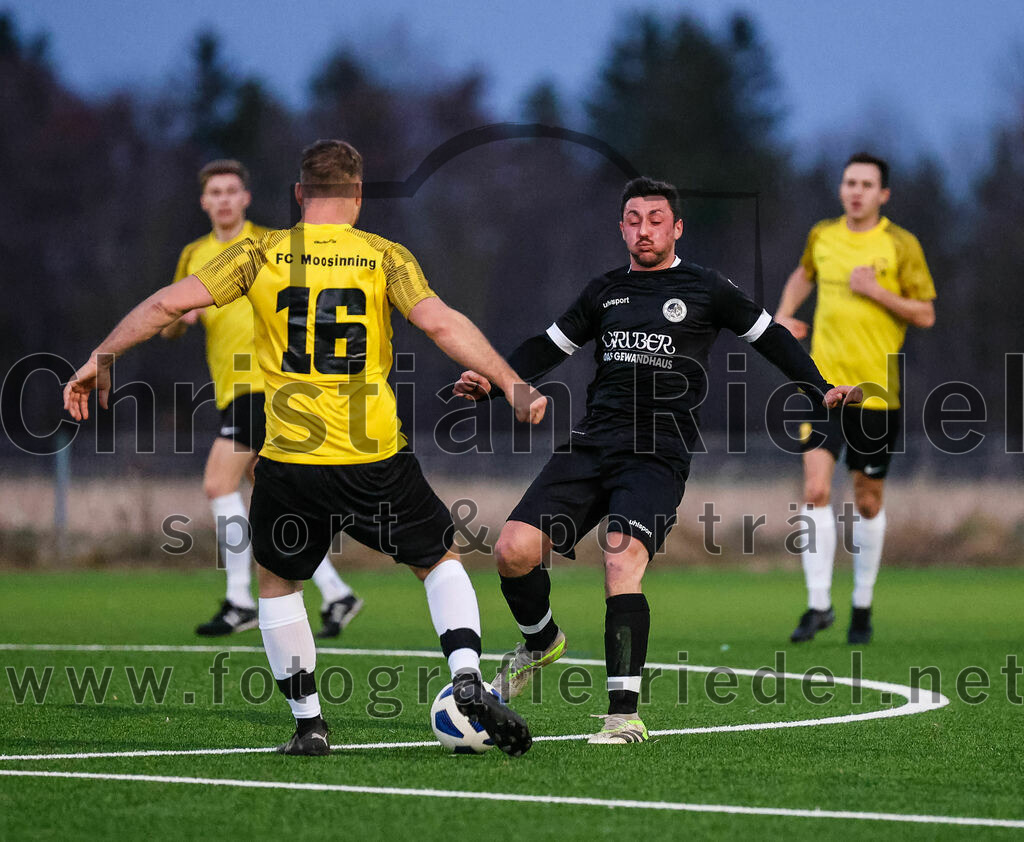 2024-02-17_043_FC_Herzogstadt_gegen_FC_Moosinning_II | Erding, Deutschland, 17.02.2024:
Fußball, Kreisklasse 2023 / 2024, Testspiel, FC Herzogstadt gegen FC Moosinning II, Endergebnis: 2:2

Josef Groeber (FC Moosinning, #16), Marco Steinberg (FC Herzogstadt, #9)

Foto: Christian Riedel / fotografie-riedel.net