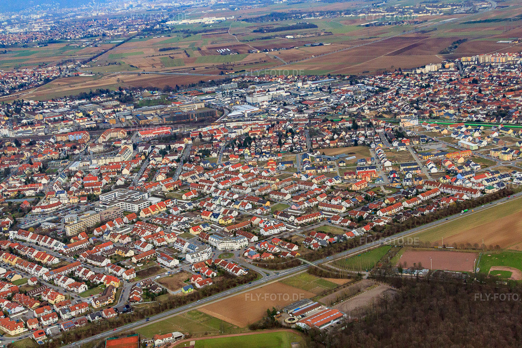 Luftbild: Ortsansicht von Westen in Schwetzingen im Bundesland Baden-Württemberg in Deutschland. Foto: IMG_25119.jpg vom 18.03.2010 durch Werner Riehm/FLY-FOTO.de