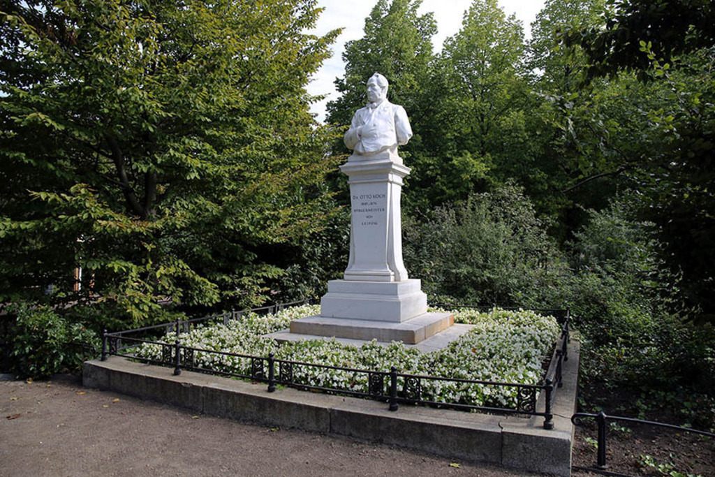 Otto-Koch-Denkmal | Das Team hinter BILDLEXIKON LEIPZIG bündelt historische wie aktuelle Informationen über die Stadt Leipzig in Text und Bild auf einer Plattform und stellt diese der interessierten Öffentlichkeit zur Verfügung.