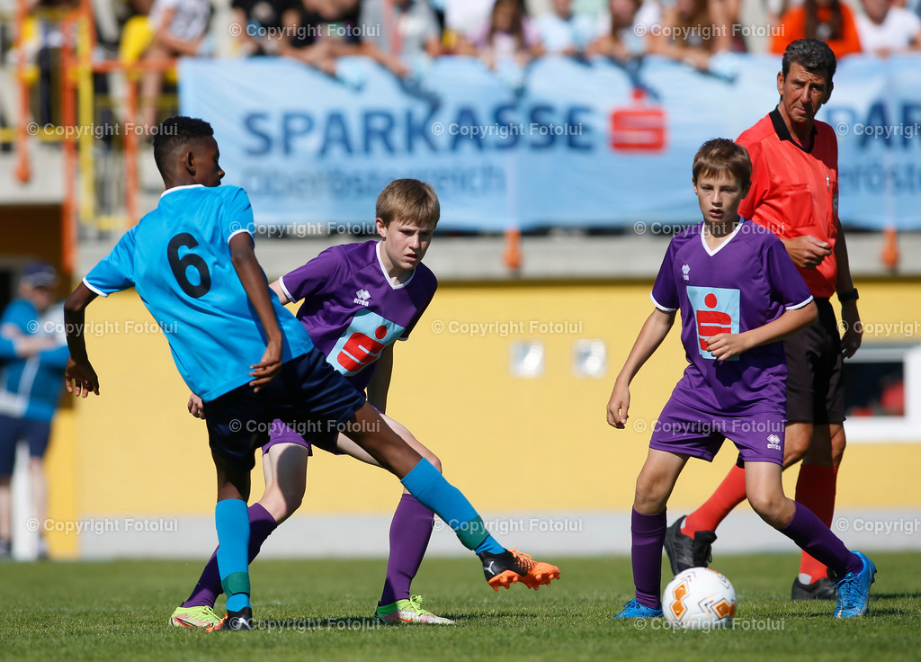A_LUI_010622_82 | SPORT,FUSSBALL,SPARKASSE SCHUELERLIGA LANDESFINALE 2022 PETTENBACH 01.06.2022 IM BILD: (LAMBACH VIOLETT) UND (ROHRBACH BLAU) FOTO.FOTOLUI