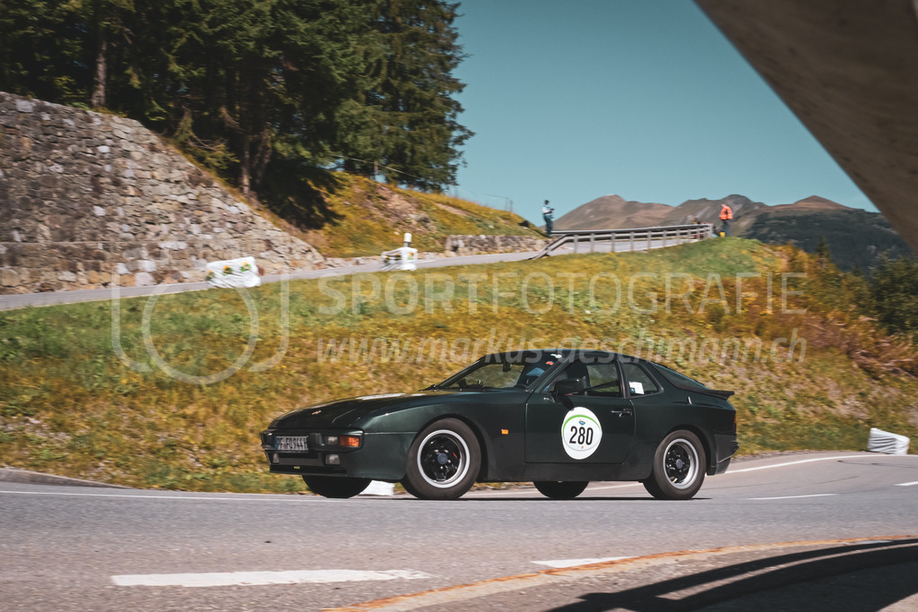 21. Arosa ClassicCar 2025 - 6. =September= 2025 | Lara Sue Oberle aus Apples (SUI) in einem Porsche 944 aus dem Jahre 1982 mit Startnummer 280 am Arosa ClassicCar 2025 in der Kategorie Classic Trophy..@arosaclassiccar, @arosa.official, #arosaclassiccar, #arosa, #76curves, #classiccarBild: Sportfotografie Markus Aeschimann | www.markus-aeschimann.ch - Realisiert mit Pictrs.com