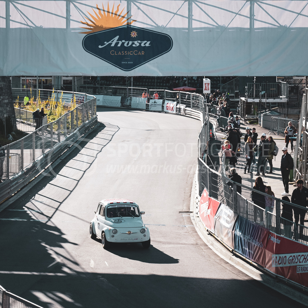 21. Arosa ClassicCar 2025 - 6. =September= 2025 | Benjamin Braem aus Zumikon (SUI) in einem Abarth 695 SS Assetto Corsa aus dem Jahre 1967 mit Startnummer 235 am Arosa ClassicCar 2025 in der Kategorie Classic Trophy..@arosaclassiccar, @arosa.official, #arosaclassiccar, #arosa, #76curves, #classiccarBild: Sportfotografie Markus Aeschimann | www.markus-aeschimann.ch - Realisiert mit Pictrs.com