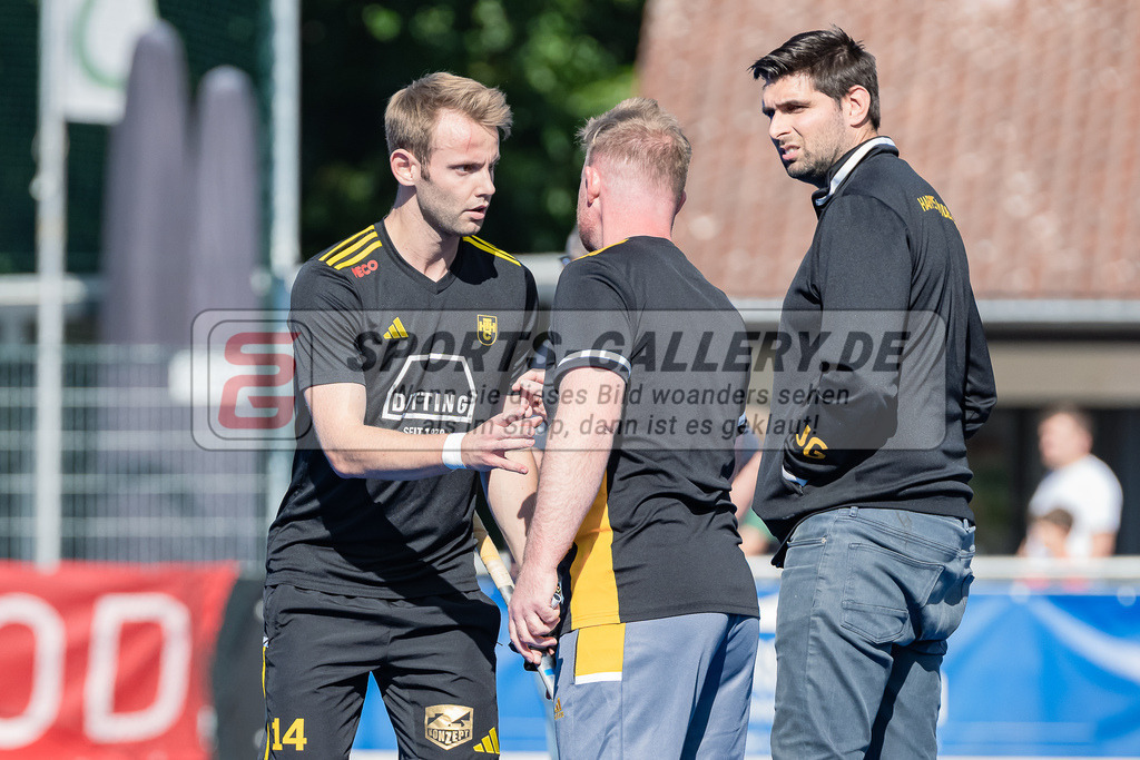HK_20231001_104896 | 1.Bundesliga Herren Crefelder HTC - Harvestehuder THC am 1.10.2023 CHTC, Krefeld , Schneider Tom ( Harvestehuder THC #14 ) , Tomasz Laskowski ( Trainer Harvestehuder THC )