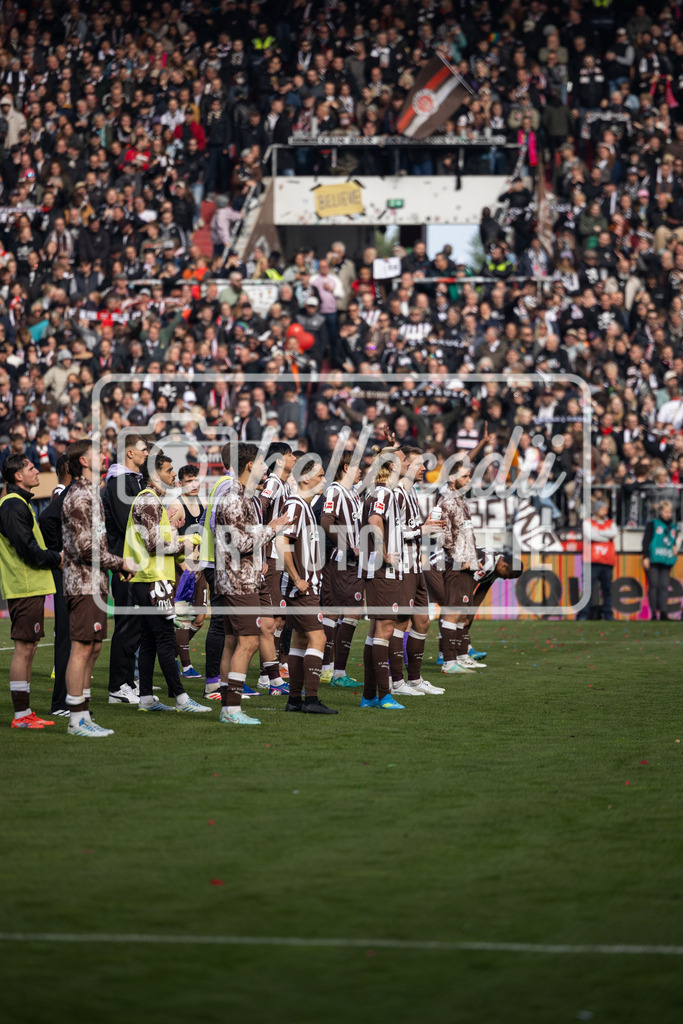 Fußball I Männer I Saison 2025-2026 I Bundesliga I FC St. Pauli - VfL Wolfsburg I 12972 | realhellocedii - Realisiert mit Pictrs.com