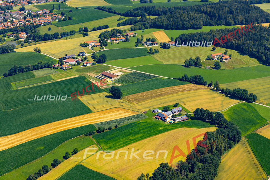 Aktuelles Luftbild von Ella Buchbach - Die Luftaufnahme wurde 2022 mittels UL-Flugzeug erstellt ( keine Drohne ) - hochauflösende Kamera-Systeme von  Canon -Beste Qualität - Für grossformatige Ausdrucke geeignet. Die Geschenkidee !