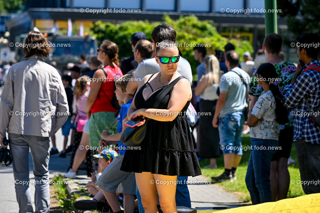 Slowakei_ Povazska Bystrica_ Veteran Tour Manin_ 14.06.2025-248 | 14.06.2025, Slowakei, SVK, Trenciansky kraj, Povazska Bystrica, im Bild Oldtimer Klub, Historische Fahrzeuge, Veteran Tour Manin, Auto, Alt, Besucher, Menschen, Feature, Symbolbild