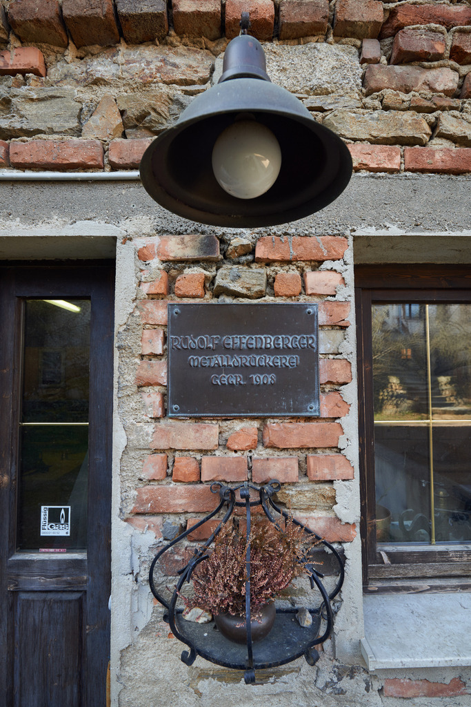 effenberger metalldruecker | Waidhofen an der Thaya, Austria - April 02, 2016: Effenberger Metalldruecker; Eingang in die Werkstatt. - Realisiert mit Pictrs.com
