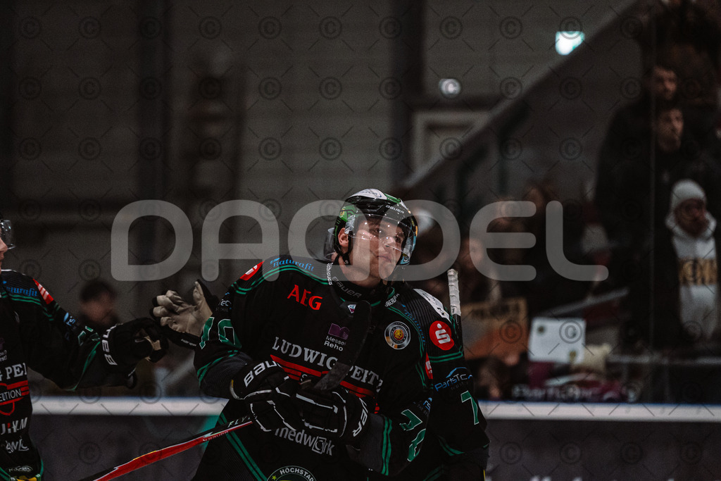 Alligators_vs_Bayreuth_16_01_2026-60 | Höchstadt Alligators Fotogalerie: Eishockey-Action aus Franken. Professionelle Spielfotos, Portraits & Stadionbilder zum Download. Jetzt entdecken! - Realisiert mit Pictrs.com