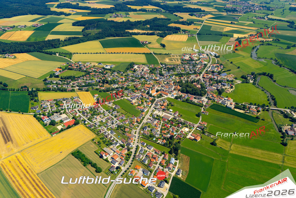 Das Luftbild der Stadt Gerzen wurde 2022 vom Flugzeug heraus erstellt (keine Drohnen-Aufnahmen) Aufnahmehöhe ca.450 Meter- hohe Bildauflösung und Druck-Qualität. Garantiert!
