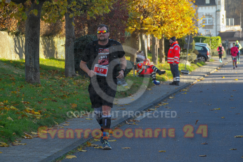241201_1244_EV4_3245 | Sportfotografie im Rhein-Sieg Kreis, Köln, Bonn, NRW, Rheinland Pfalz, Hessen, etc. Unser Tätigkeitsfeld umfasst den Laufsport vom Volkslauf über den Marathon, Duathlon, Triathon bis zum Ultralauf wie Kölnpfad Ultra oder Schindertrail.