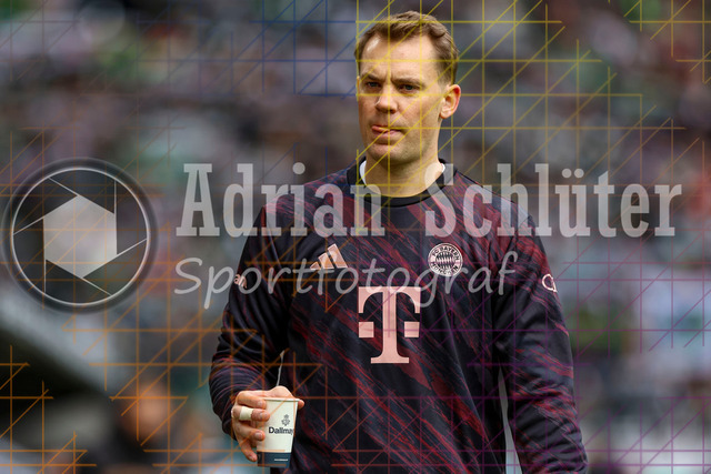 Borussia Mönchengladbach vs FC Bayern München - Bundesliga  | Mönchengladbach, Deutschland, 25.10.25:   Manuel Neuer (FC Bayern München) gestikuliert, Gestik waehrend des Spiels der Bundesliga zwischen Borussia Mönchengladbach vs FC Bayern München im Stadion im Borussia Park(Foto von Brauer-Fotoagentur / Adrian Schlueter)