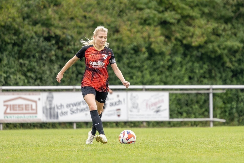 Fußball I FRAUEN I Saison 2025-2026 I Freundschaftsspiel I SGM Alfdorf-Mögglingen - 1FC Heidenheim 1846 I_250817_9886 | Fotopresso – Sportfotografie in Heidenheim & Umgebung. Professionelle Sportfotografie für unvergessliche Momente. Dynamische Action-Shots, emotionale Szenen & hochwertige Bilder. - Realisiert mit Pictrs.com