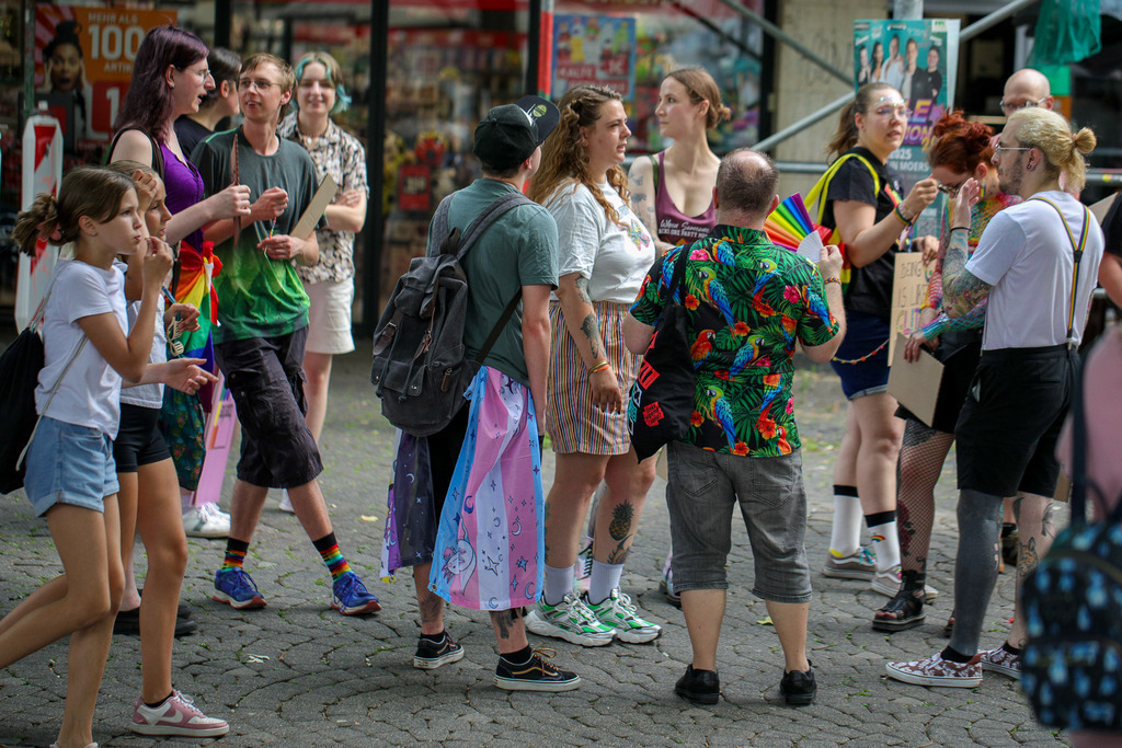 CSD_Moers_190725_008 | Bildergalerie von Sport-Ereignissen aber auch von weiteren spannenden Dingen - nicht nur vom Niederrhein. In Anlehnung an den bekannten Spruch von Hanns Dieter Hüsch heißt das Motto: "Niederrhein ist überall".  - Realisiert mit Pictrs.com