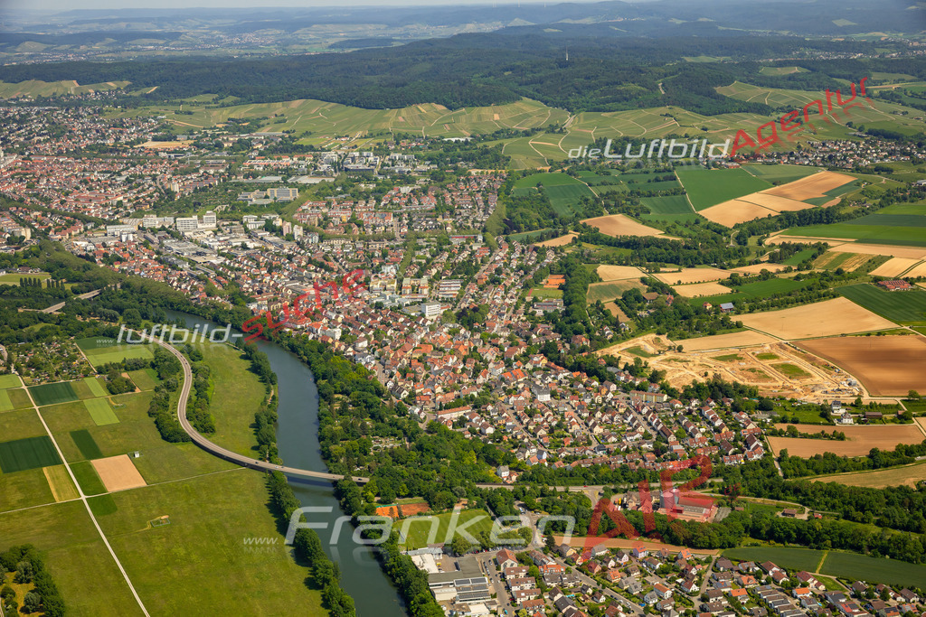 sontheim-heilbronn-fotograf-fuer-luftbildaufnahmen-2538-2023 | Das Luftbild zeigt Sontheim Heilbronn - Die Luftaufnahme wurde 2023 vom UL-Flugzeug aus erstellt ( keine Drohne ) - 
Hochauflösende Luftaufnahme - Für grossformatige Ausdrucke geeignet. Die Geschenkidee !
Mit Lizenz und Bildrechte bestellbar