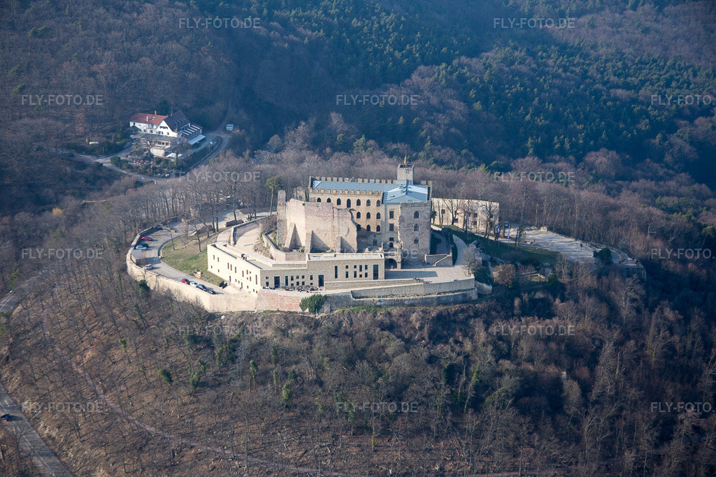 Luftbild: Hambacher Schloß im Ortsteil Diedesfeld in Neustadt im Bundesland Rheinland-Pfalz in Deutschland. Foto: IMG_086520.jpg vom 18.03.2016 durch Werner Riehm/FLY-FOTO.de