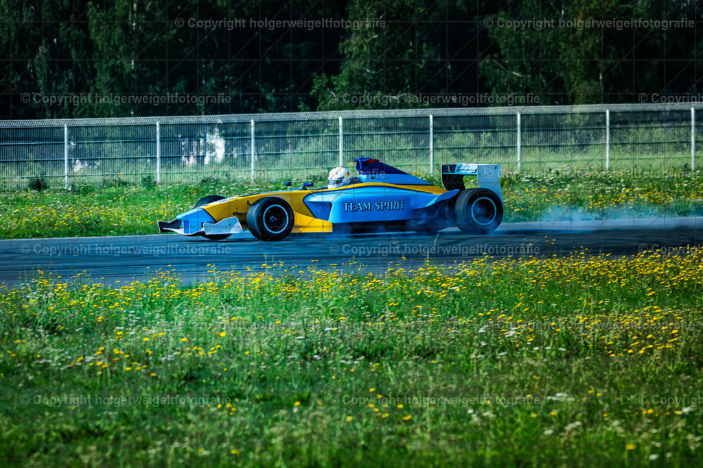 Tatuus Formel Renault V6 | Foto vom 3. Classic Motor Weekend 18. - 20. August 2023 auf dem Flugplatz in Obermehler - Realisiert mit Pictrs.com