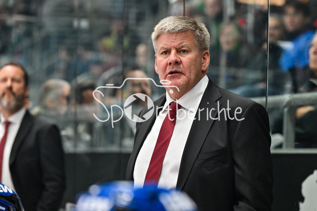 Augsburger Panther - Iserlohn Roosters | Im Bild Bill PETERS Trainer Augsburger Panther / Einzelfoto / Freisteller / Penny DEL: Augsburger Panther - Iserlohn Roosters; Curt Frenzel Stadion am 21.09.2025