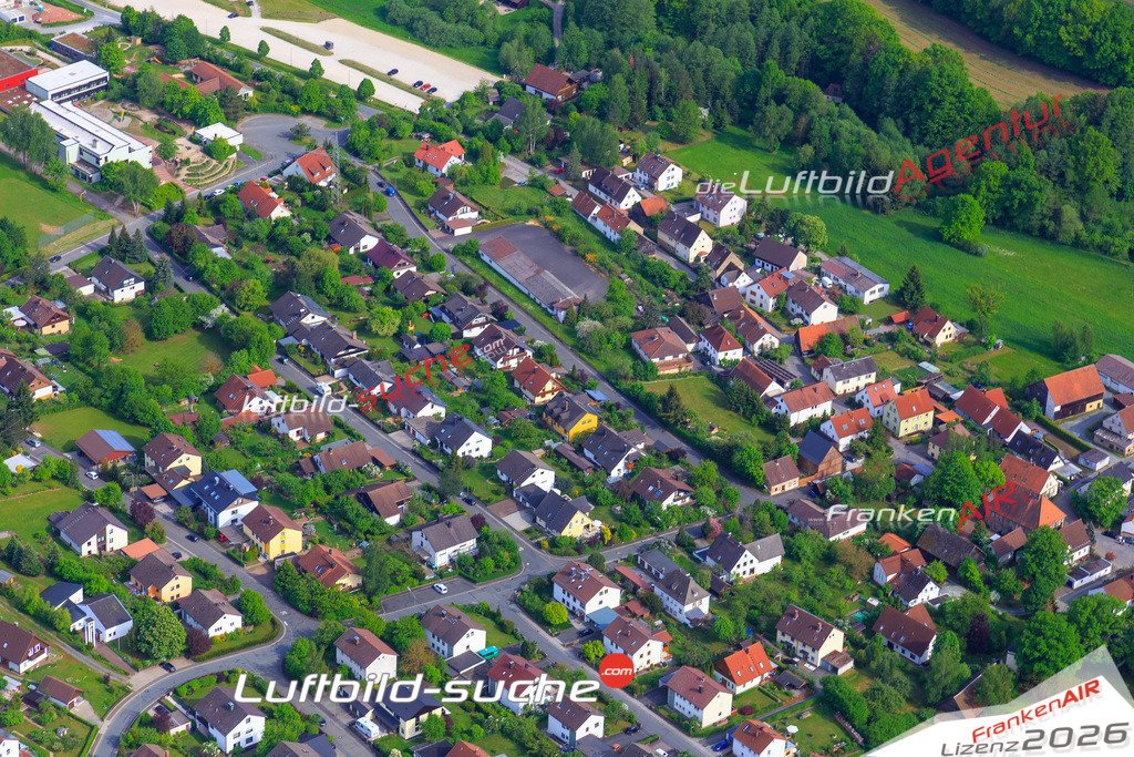 Die Luftaufnahme der Stadt Neudrossenfeld wurde vom UL-Flugzeug heraus erstellt ( keine Drohne )- hohe Auflösung für beste Qualität