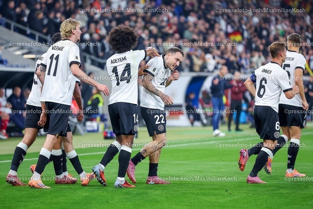 DFB10102502155 | 10.10.2025, Fußball, Länderspiel, Deutschland - Luxemburg, UEFA WM-Qualifikation, 2025/2026, Gruppe A, PreZero Arena in Sinsheim: Torjubel nach dem Tor zum 1:0 durch Torschütze David Raum (GER #22) zusammen mit xs11 Karim Adeyemi (GER #14) Joshua Kimmich (GER #06) DFB regulations prohibit any use of photographs as image sequences and or quasi-video.