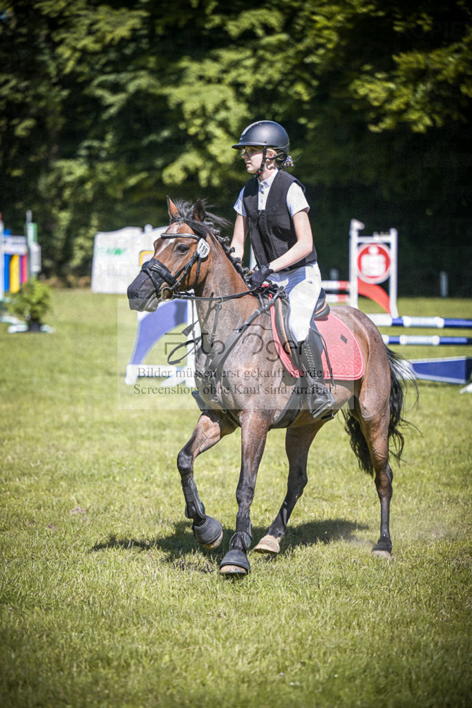 DOS_2713 | Entdecke hochwertige Reitturnierfotos von Foto Oger. Professionell, emotional und authentisch – jetzt Lieblingsmomente im Shop bestellen. - Realisiert mit Pictrs.com