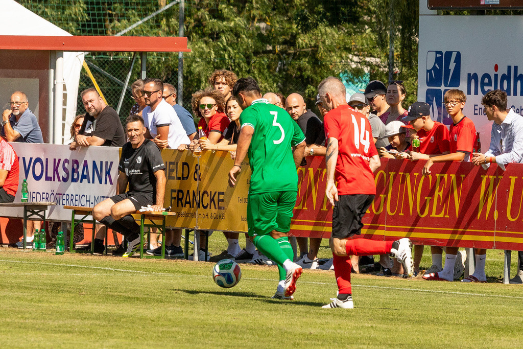 Spiel-0184_Legenden ASK-RAPID | Fotodoku 80 Jahre ASK-Loosdorf: Legendenmatch ASK-Loosdorf - Rapid WIENSponsoren, Mannschaften, Begrüßung, Interviews, das Spiel, Besucher, Fans, Stimmung.