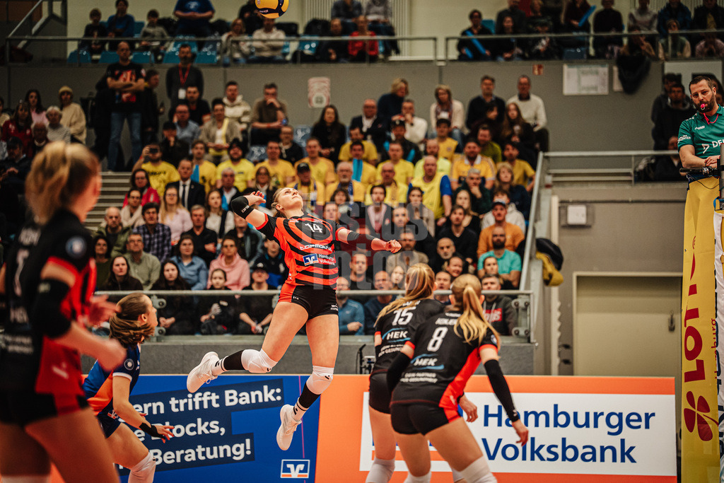Volleyball | Frauen | Saison 2025/2026 | Volleyball Bundesliga | ETV Hamburger Volksbank Volleys vs. SSC Palmberg Schwerin | 17.01.2026 | Fiona Dittmann (#14, ETV Hamburger Volksbank Volleys) beim Angriff