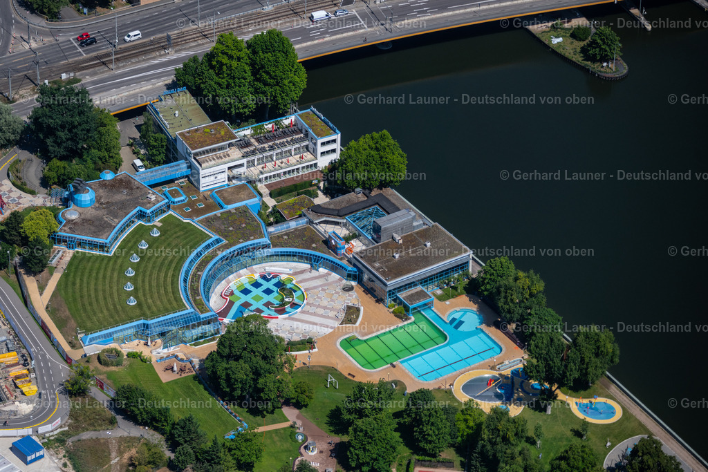4034542 | STUTTGART 22.07.2020 Therme und Schwimmbecken am Freibad der Freizeiteinrichtung "Mineralbad Leuze" Am Leuzebad im Ortsteil Berg in Stuttgart im Bundesland Baden-Württemberg, Deutschland. Weiterführende Informationen bei: Bäderbetriebe Stuttgart - Eigenbetrieb der Landeshauptstadt Stuttgart. // Spa and swimming pools at the swimming pool of the leisure facility "Mineralbad Leuze" Am Leuzebad in the district Berg in Stuttgart in the state Baden-Wurttemberg, Germany. Further information at: Baederbetriebe Stuttgart - Eigenbetrieb der Landeshauptstadt Stuttgart. Foto: Gerhard Launer