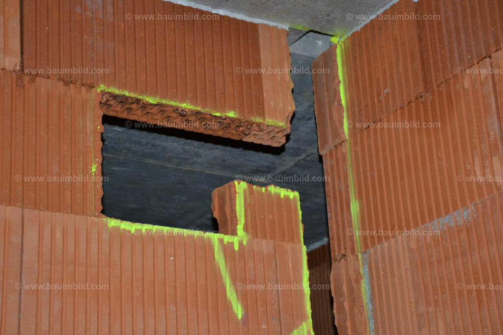 bib-lg07-mauerarbeiten-0257 | Nach LV-Leistungsgruppen sortierte Detailfotos über den Bau eines Hauses. Alle Hausbau-Bilder direkt vom Urheber und Autor der Website Haus-Selber-Bauen.com