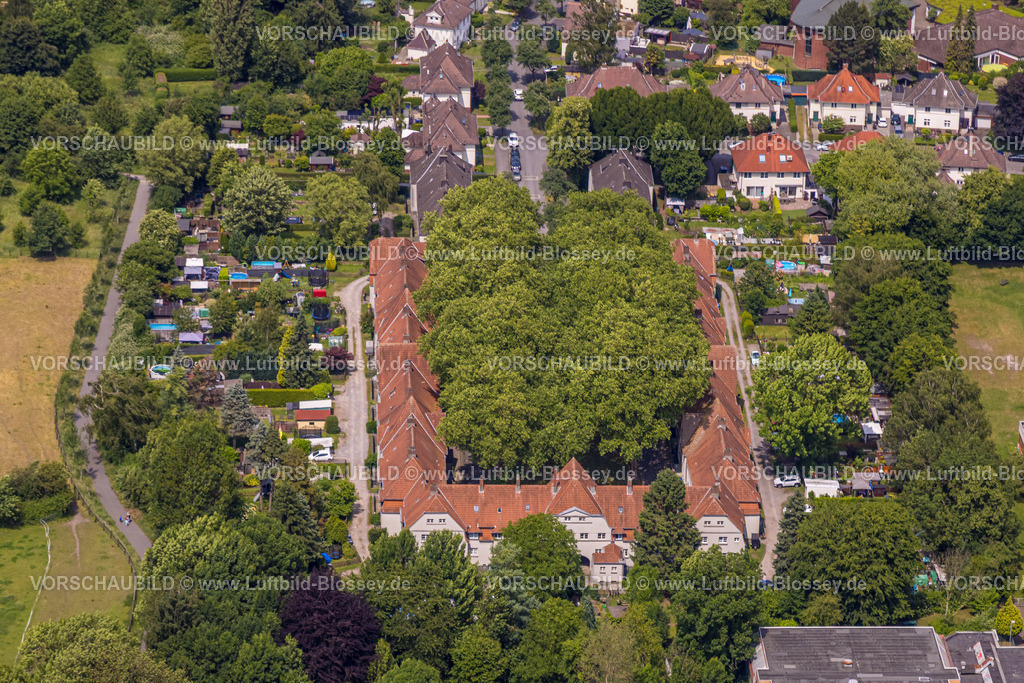 Herne250602216 | Luftbild, Wohnanlage Siedlung Teutoburgia Bergmannssiedlung mit Baumgruppe im Innenhof, auch Gartenstadt Teutoburgia, Börnig, Herne, Ruhrgebiet, Nordrhein-Westfalen, Deutschland