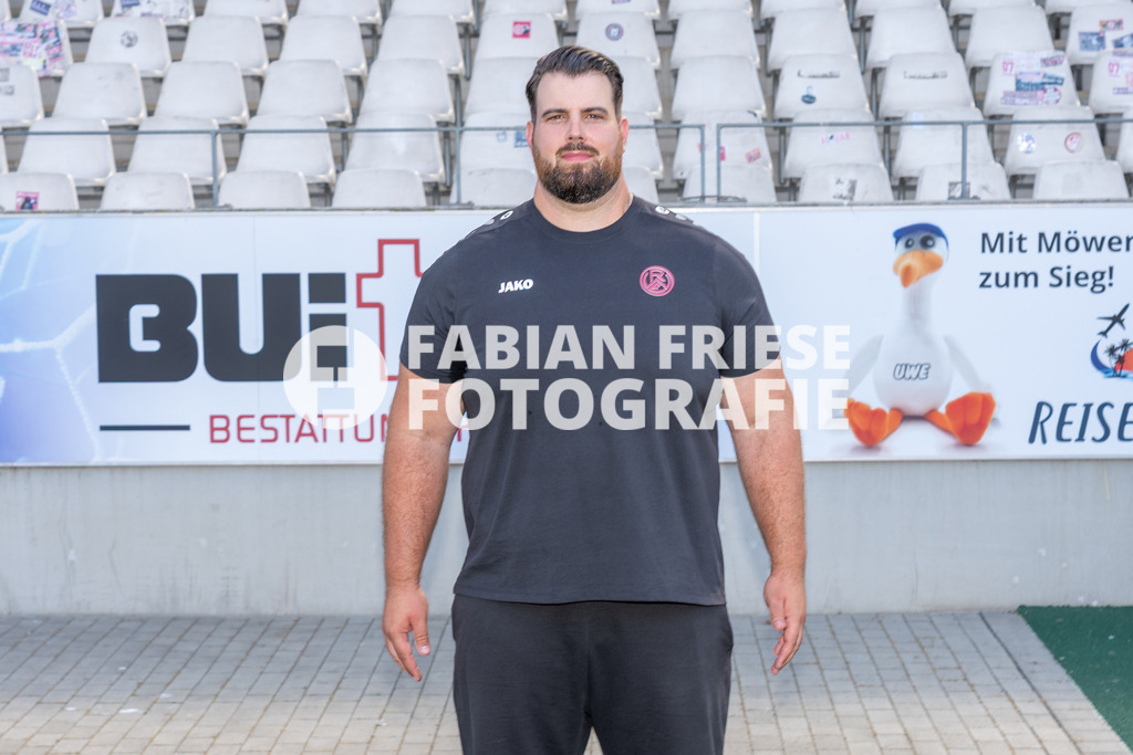 Rot-Weiss Essen; 3. Liga, Portraettermin 2026/2027, Foto: Eibner-Pressefoto/Fabian Friese | Alexdander Dolls,Rot-Weiss Essen; 3. Liga, Portraettermin 2026/2027, Foto: Eibner-Pressefoto/Fabian Friese - Realisiert mit Pictrs.com
